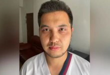 Казахстанец пришел на вакцинацию и начал избивать врача