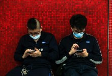 Facebook перестал удалять сообщения о теории искусственного происхождения коронавируса