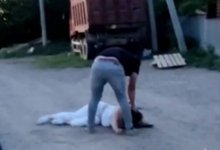 Кокшетаусцы сняли на видео нападение на девушку