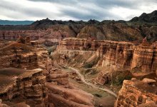 "Людей понесло". В Сети появилось видео схода селя в Чарынском каньоне, где погибли двое человек