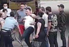 Злой мужчина напал на полицейского и наорал на медиков в Алматинской области