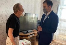 В Нур-Султане нуротановец приобрел пенсионеру кислородный концентратор