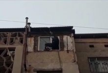 В Шымкенте спасатели вызволили ребенка из запертой квартиры на пятом этаже