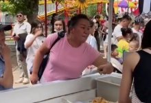 Дикую истерику устроила астанчанка в парке из-за сдачи от мороженого