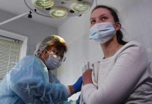 Больше двух миллиардов людей в мире получили вакцину от коронавируса