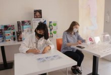 Призы среди вакцинированных горожан разыграли в столичном ТРЦ