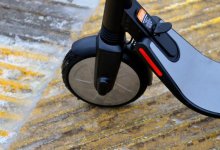 Автомобиль сбил в Алматы девочку, которая ехала на самокате