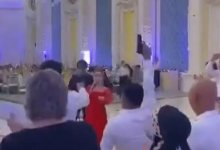 Алматинец начал стрелять во время тоста на свадьбе и попал на видео