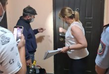 Вломились в квартиру, травили детей: судоисполнители терроризируют семью в Алматы