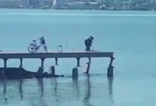 Жители Кокшетау высмеивают новый "парящий" над водой пирс