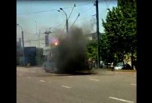 Заискрился и загорелся: в Алматы произошел пожар в троллейбусе