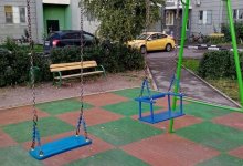 Астанчанка заявила, что ее дочь-подростка избил взрослый мужчина, когда она каталась на качелях