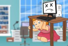 Сотрудница отдела счастья акимата спряталась от камеры под стол. Что там произошло?