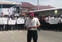 Сотни работников нефтесервисной компании устроили забастовку в Жанаозене