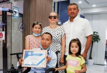 Депутат подарил квартиру братьям с ДЦП в Нур-Султане