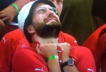 Швейцарский футбольный фанат стал героем мемов и заработал на этом