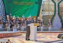 Токаев принял участие в праздновании национального дня домбры