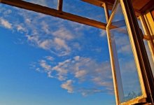 13-летний подросток выбросил новорожденную сестру из окна