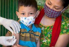 Детей в Казахстане могут начать прививать от коронавируса вакциной Pfizer