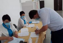На выборы как на стометровку: в селе Новочерноярка проголосовали уже больше половины населения