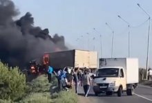 Две фуры и легковушка загорелись в результате ДТП на трассе Павлодара