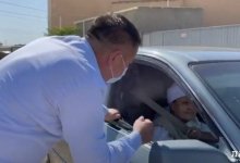 Пожилая жительница Мангистау расплакалась из-за того, что чиновник не пустил ее на той