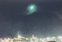 Падение неизвестного объекта в небе над Измиром сняли на видео