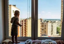 Четырехлетний ребенок выпал с балкона восьмого этажа в Нур-Султане