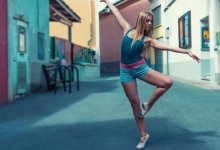 В Нур-Султане девушкам не нужен повод, чтобы танцевать на улице