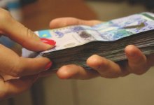 Сотрудник банка похитил со счетов казахстанцев более 90 миллионов тенге