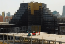 В центре Нур-Султана сносят крупный долгострой