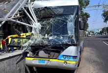 В Алматы троллейбус раскурочил вход в подземку. Пострадали дети