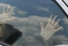 В Уральске таксист с пассажиром похитили и изнасиловали студентку, но их отпустили