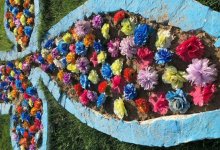 Актау напоминает кладбище: искусственные цветы в уличных клумбах ужаснули горожан