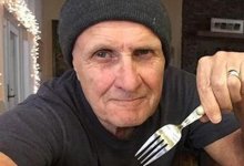 Менеджер The Rolling Stones умер, копая могилу своей собаке