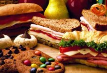 Врач рассказала, какие продукты "отбирают молодость"