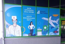 Пункты вакцинации открыли на вокзале и в аэропорту Нур-Султана