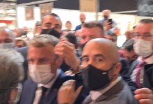 В Макрона бросили яйцо на выставке в Лионе