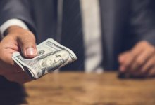 Руководителя Управления здравоохранения СКО подозревают в получении взятки