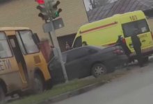 КамАЗ столкнулся со школьным автобусом в Павлодаре