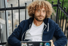 Власти Туркестана угостили Илью Варламова мясом