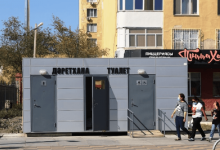 В Атырау построили общественные туалеты за 38 миллионов тенге. Но людей туда не пускают