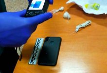 В ВКО подростки пытались передать осужденным в колонию телефон и наркотики