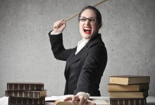 В Кокшетау учительница написала на лбах школьников "тетрадь"