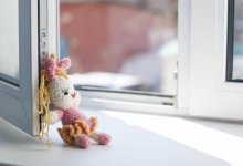 Мошенники пытались нажиться на смерти девочки, выпавшей из окна в Атырау