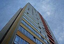 Женщина с ребенком пыталась спрыгнуть с балкона в Нур-Султане