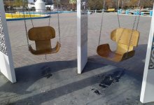 В Актау построили качели за 5,5 миллионов тенге. Они сломались через 10 дней