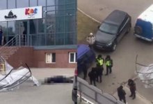 Стало известно о состоянии женщины, на которую упала металлическая конструкция в Нур-Султане