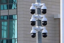 В шаге от смерти: столб с камерой "Сергек" упал на женщину в Нур-Султане