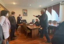 Сядь на мое место: скандал чиновника с сельчанами Алматинской области попал на видео
